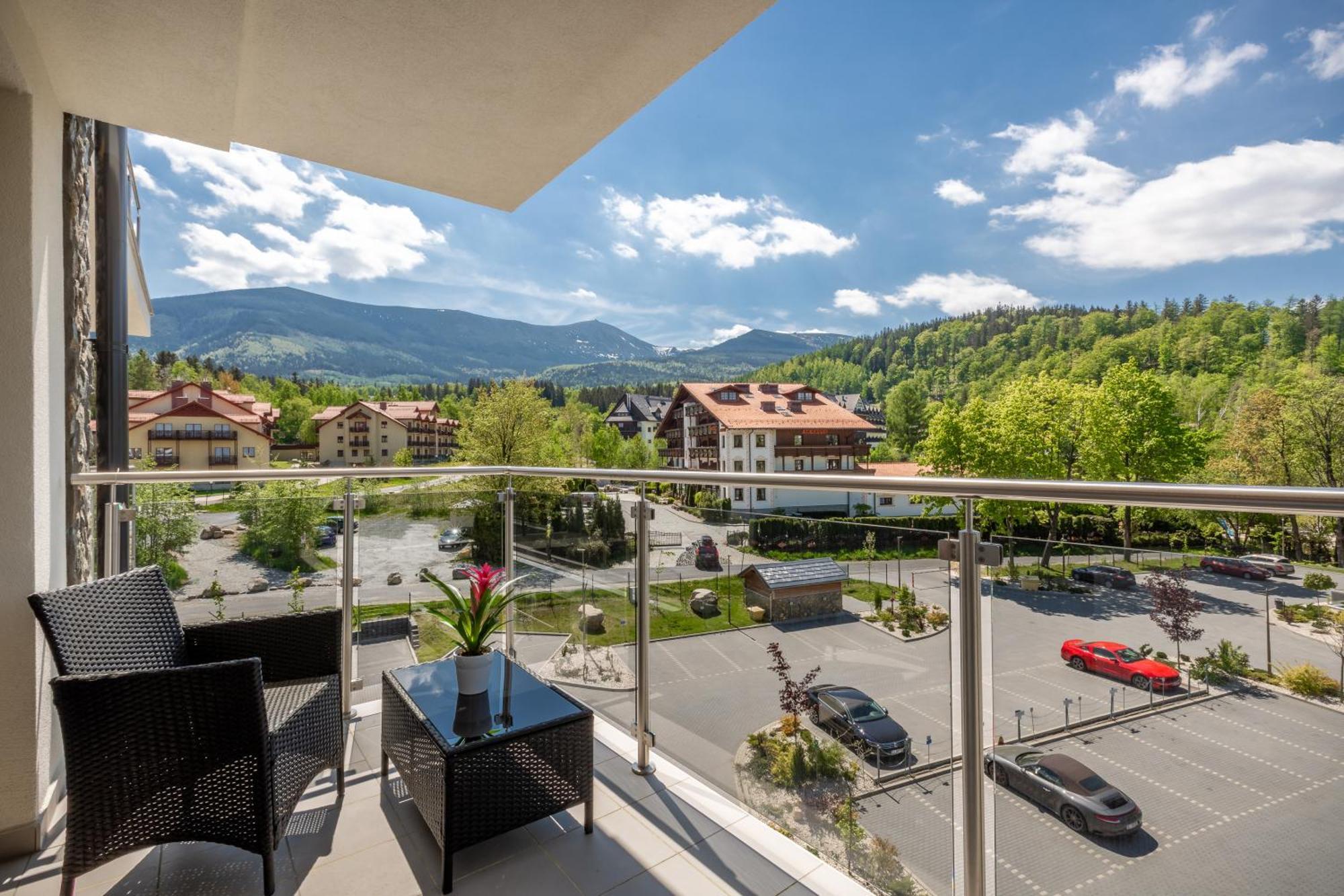 Apartamenty Bluesky - Ogrodnicza 7 I 9 - Z Widokiem Na Gory, W Zielonej Okolicy, Blisko Centrum I Atrakcji Karpacza Rom bilde